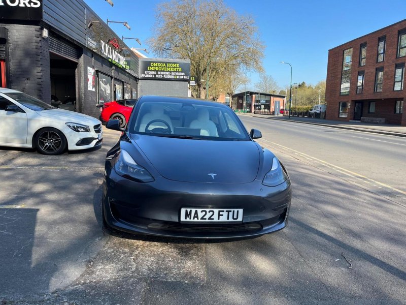 TESLA MODEL 3