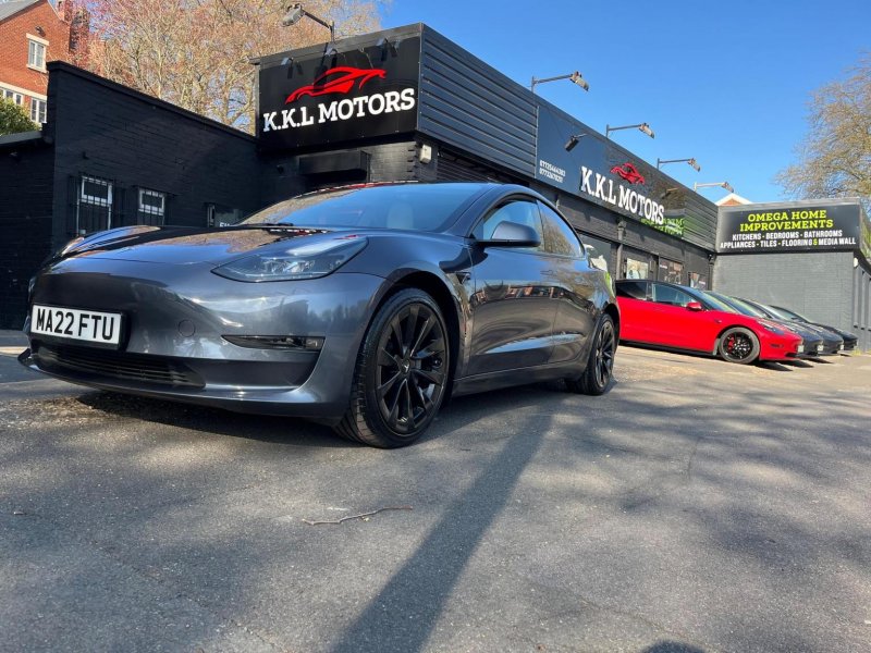 TESLA MODEL 3