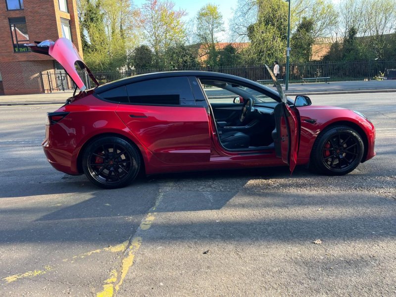 TESLA MODEL 3