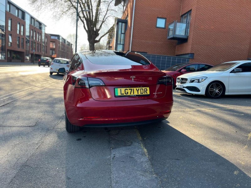 TESLA MODEL 3