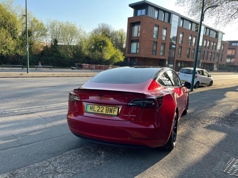 TESLA MODEL 3