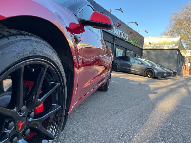 TESLA MODEL 3