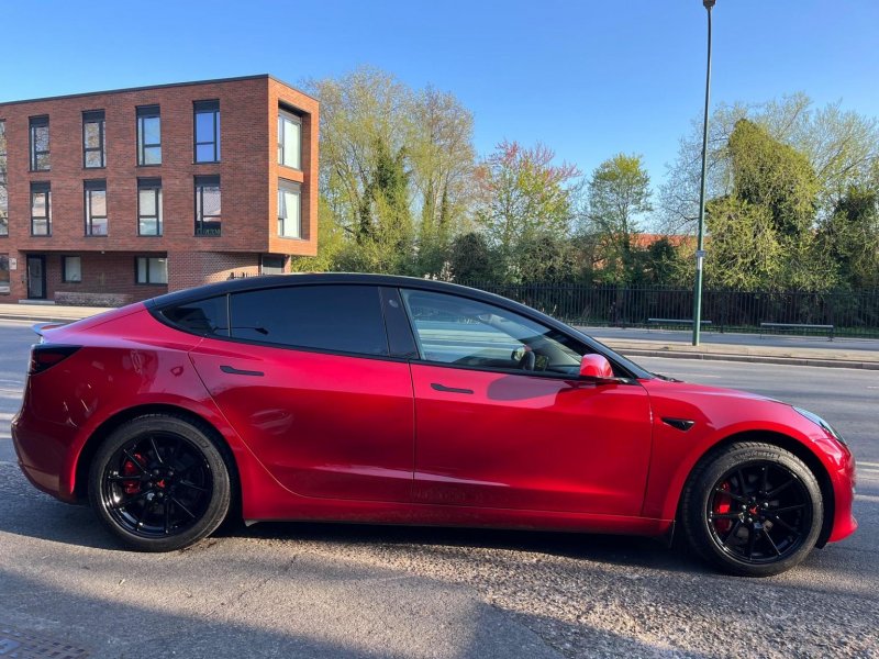 TESLA MODEL 3