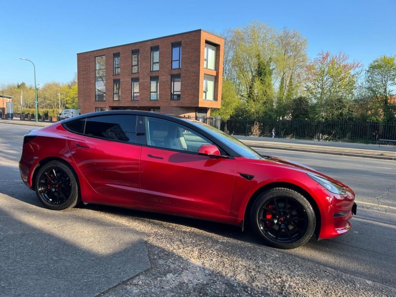 TESLA MODEL 3