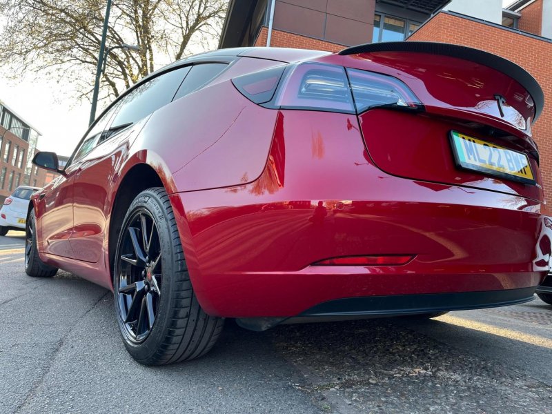 TESLA MODEL 3