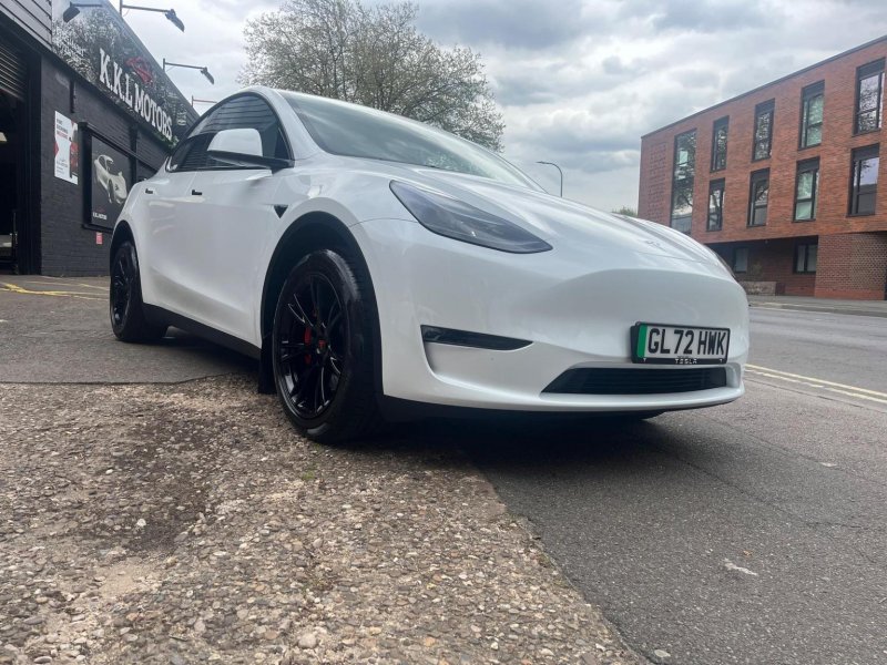 TESLA MODEL Y