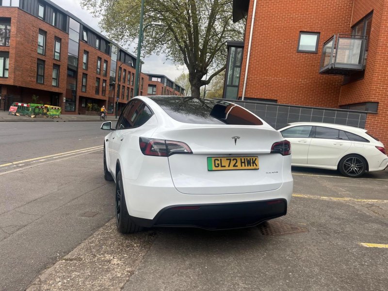 TESLA MODEL Y