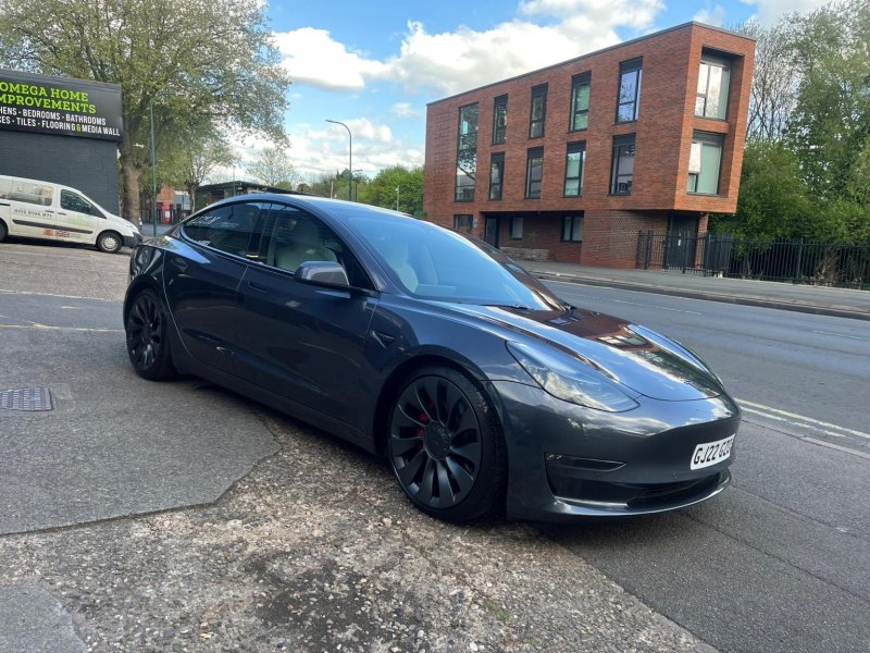 TESLA MODEL 3