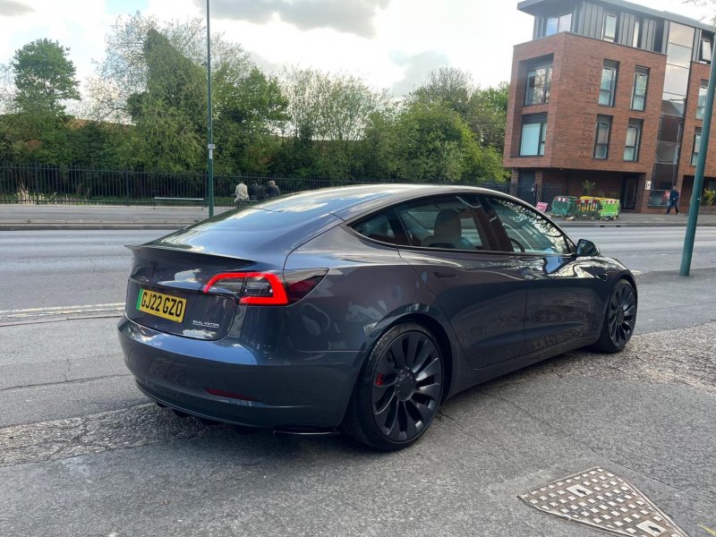 TESLA MODEL 3