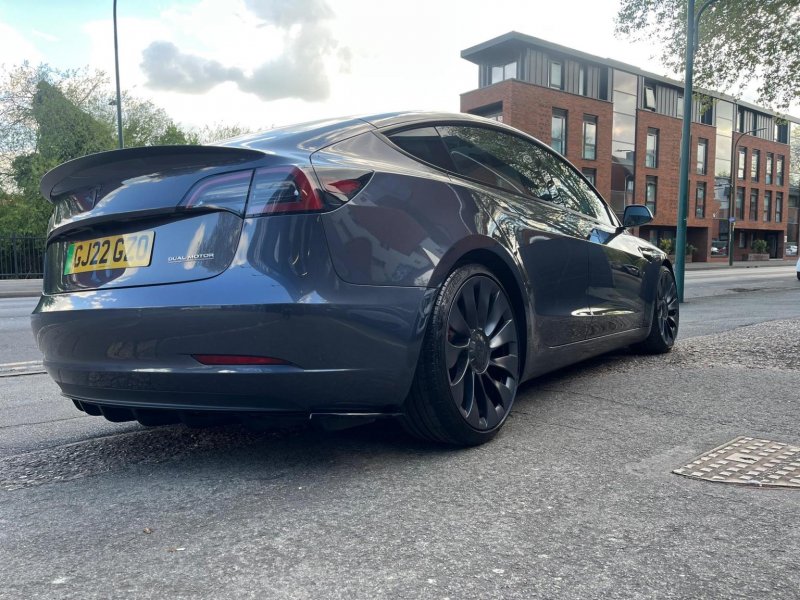 TESLA MODEL 3