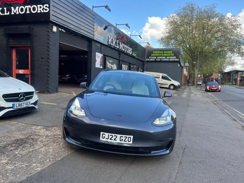 TESLA MODEL 3