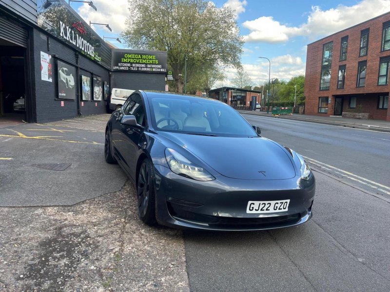 TESLA MODEL 3