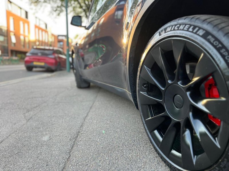 TESLA MODEL Y