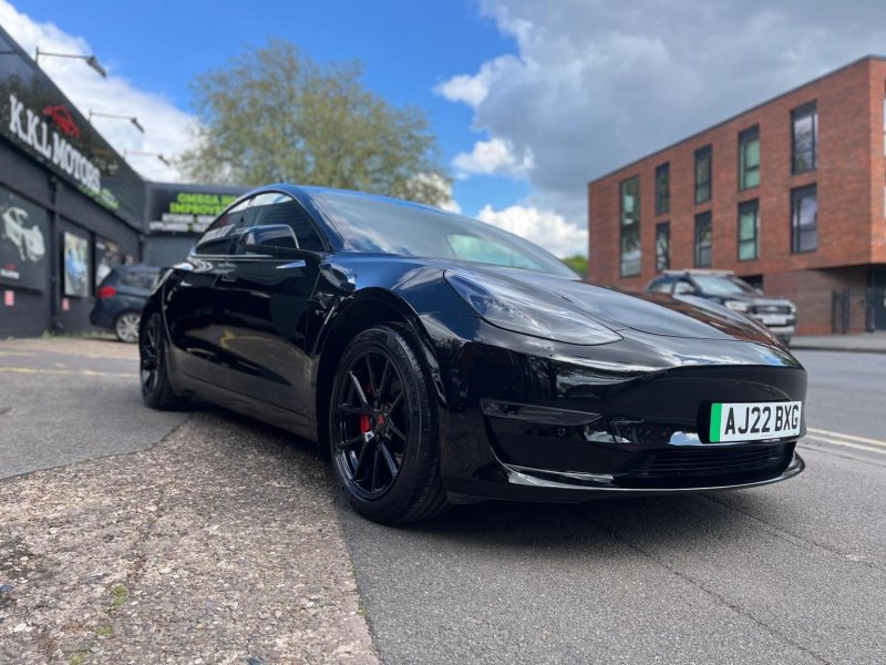 TESLA MODEL 3
