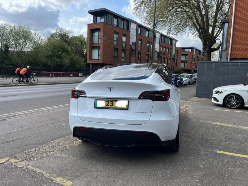 TESLA MODEL Y