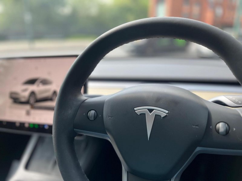 TESLA MODEL Y
