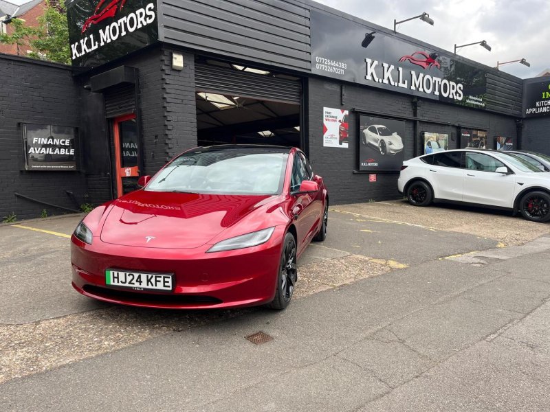 TESLA MODEL 3