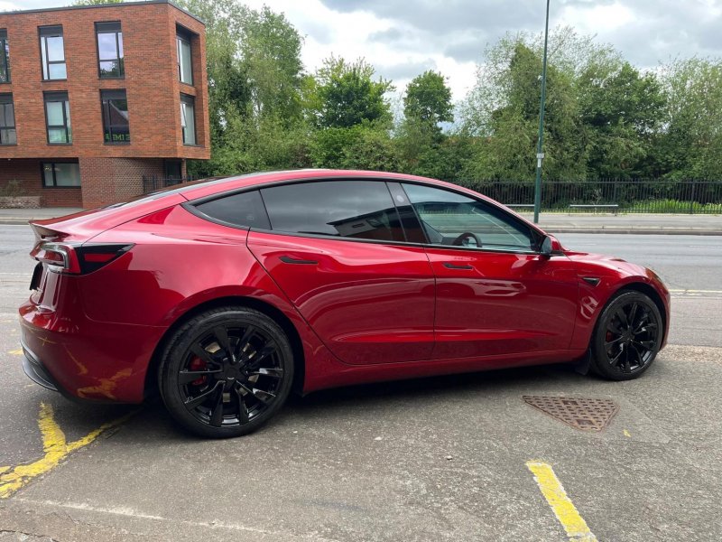 TESLA MODEL 3