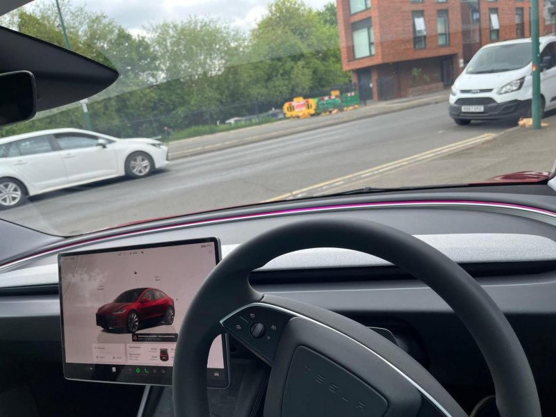 TESLA MODEL 3