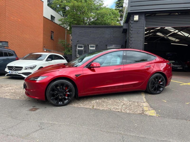TESLA MODEL 3