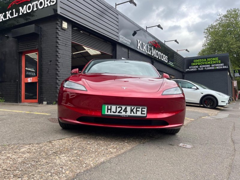 TESLA MODEL 3