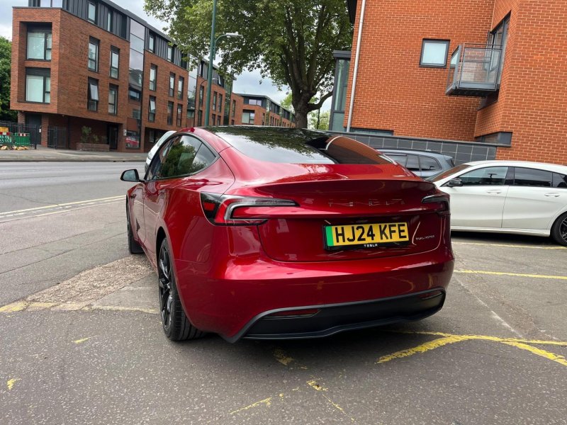 TESLA MODEL 3