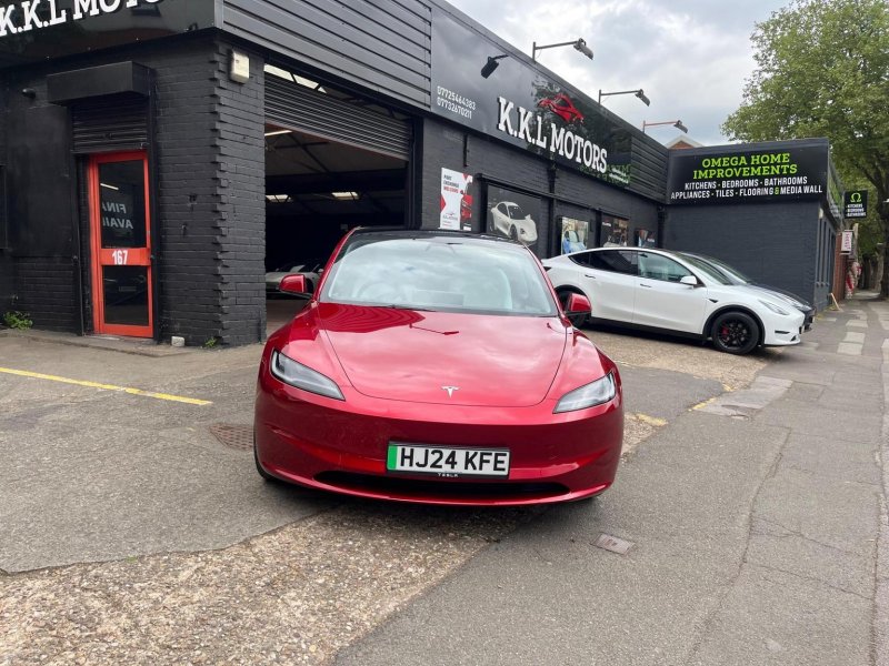 TESLA MODEL 3