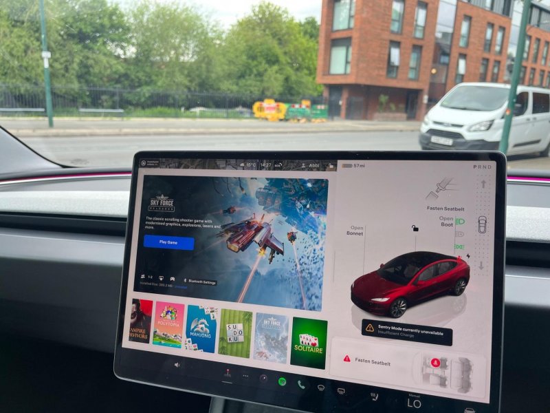 TESLA MODEL 3