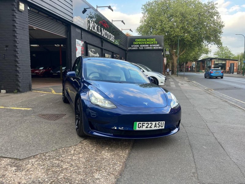 TESLA MODEL 3
