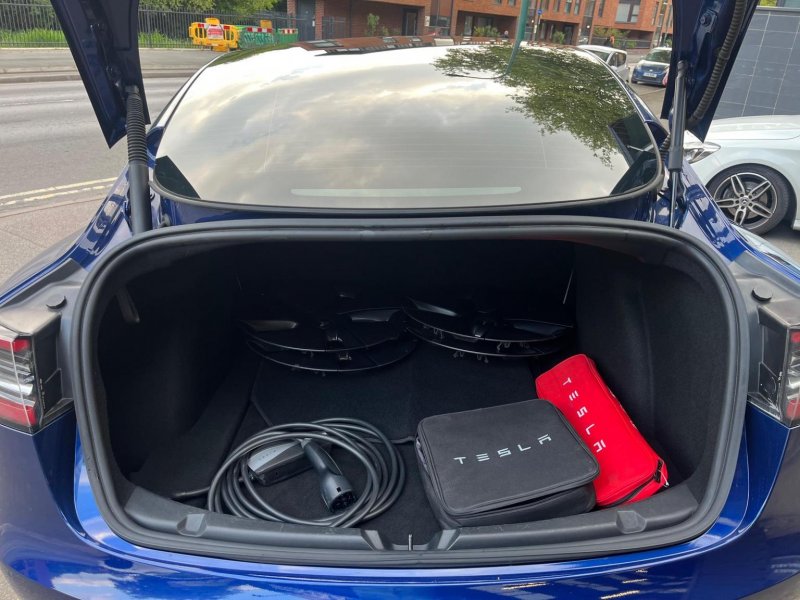 TESLA MODEL 3