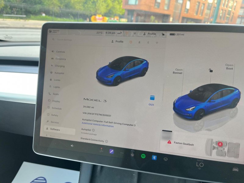 TESLA MODEL 3