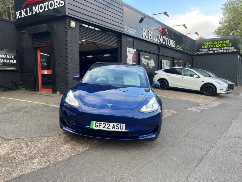 TESLA MODEL 3