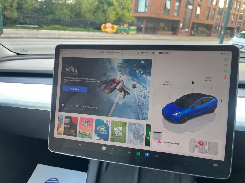 TESLA MODEL 3