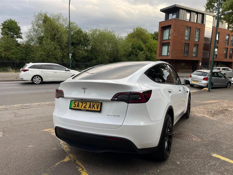 TESLA MODEL Y