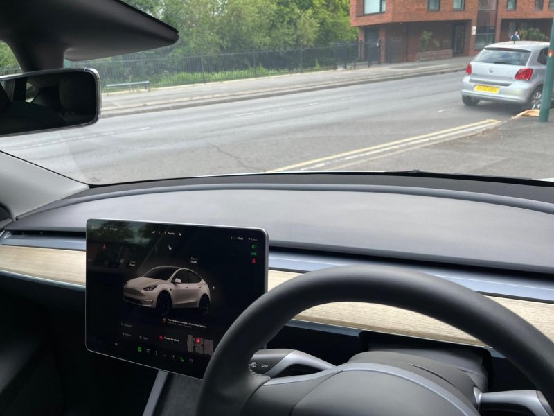 TESLA MODEL Y