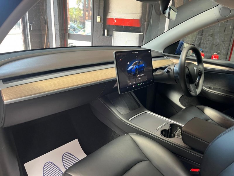 TESLA MODEL Y
