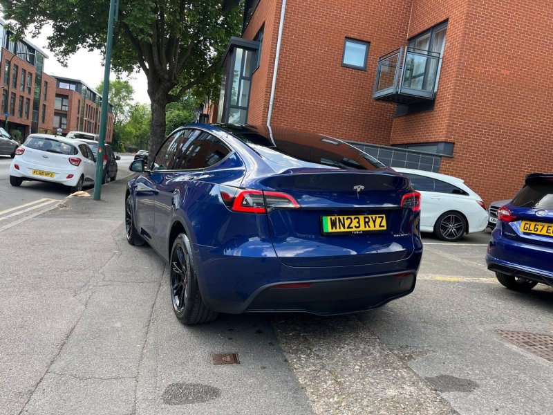 TESLA MODEL Y