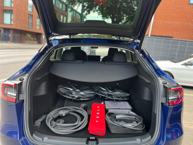 TESLA MODEL Y