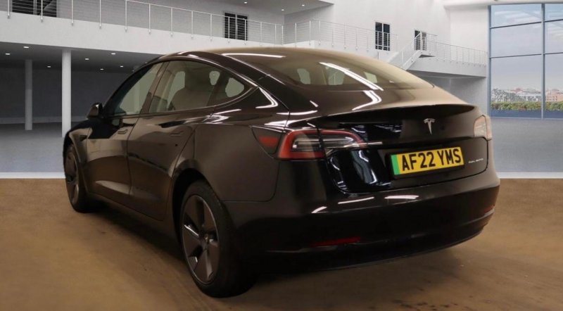 TESLA MODEL 3