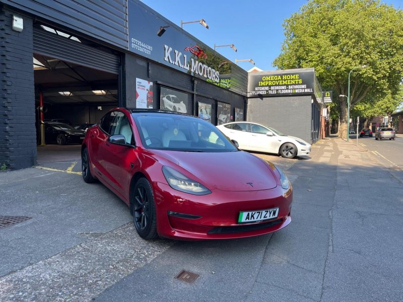 TESLA MODEL 3