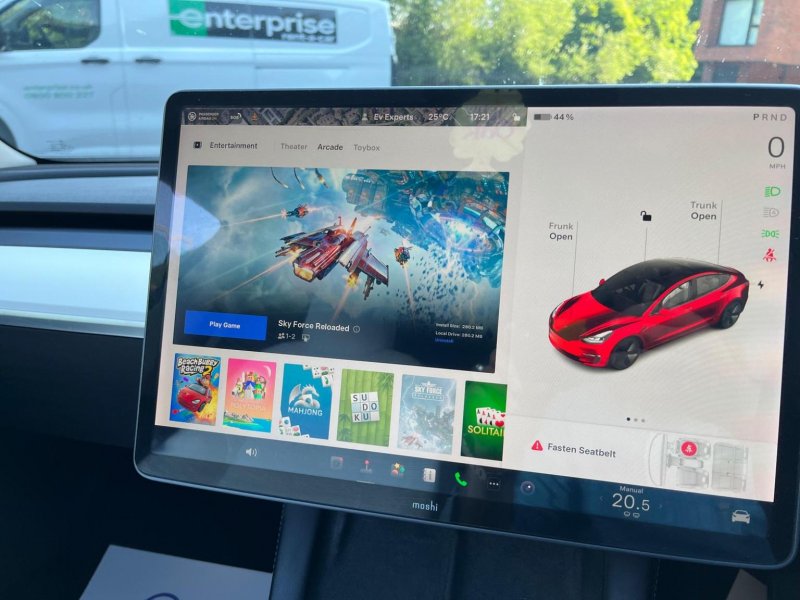 TESLA MODEL 3