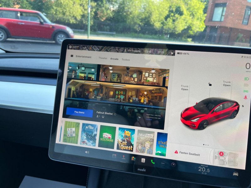 TESLA MODEL 3