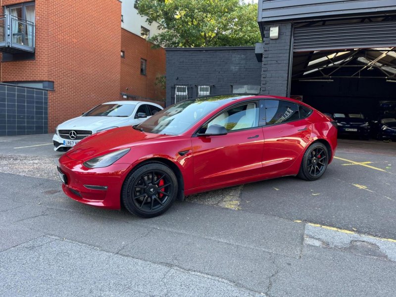 TESLA MODEL 3