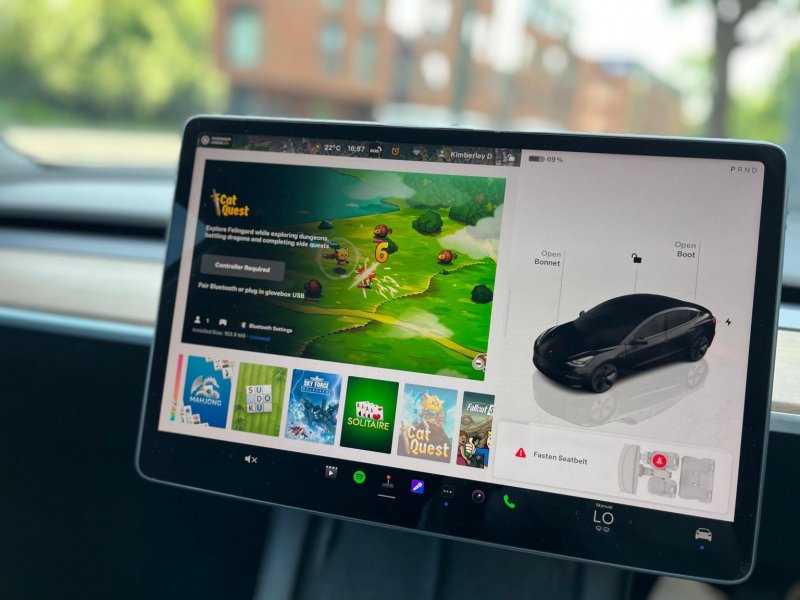TESLA MODEL 3