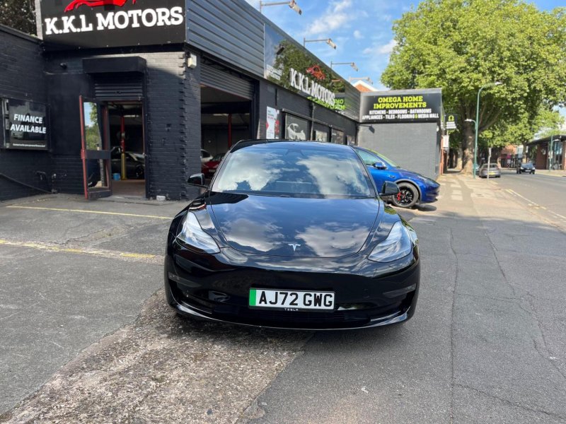 TESLA MODEL 3