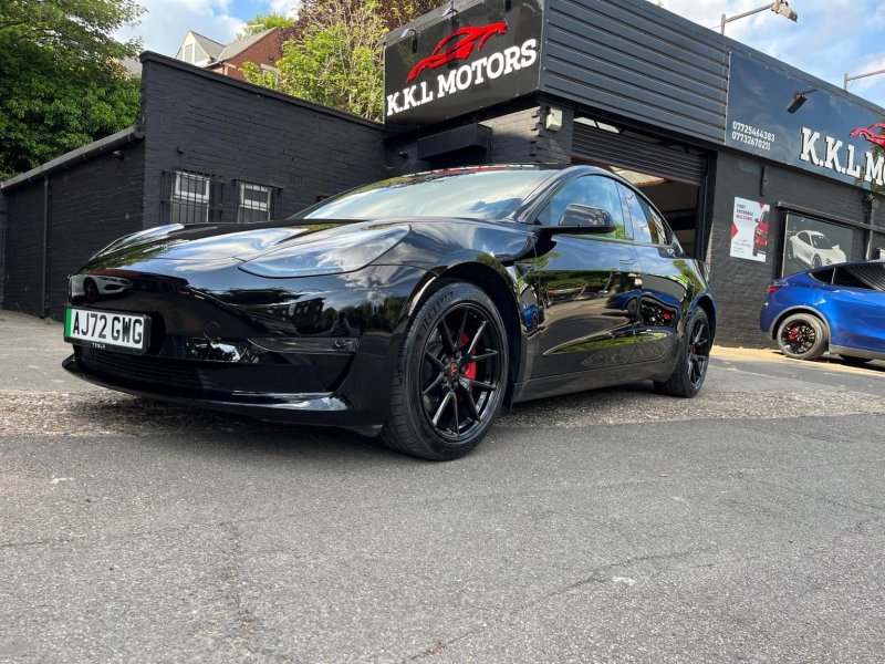 TESLA MODEL 3