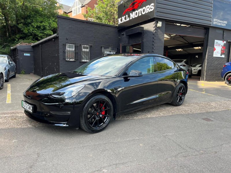 TESLA MODEL 3