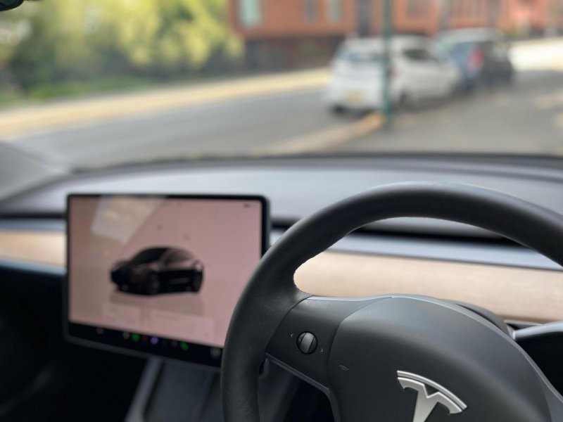 TESLA MODEL 3