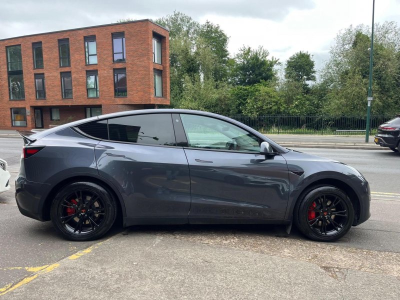 TESLA MODEL Y
