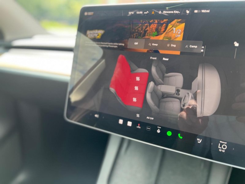 TESLA MODEL Y